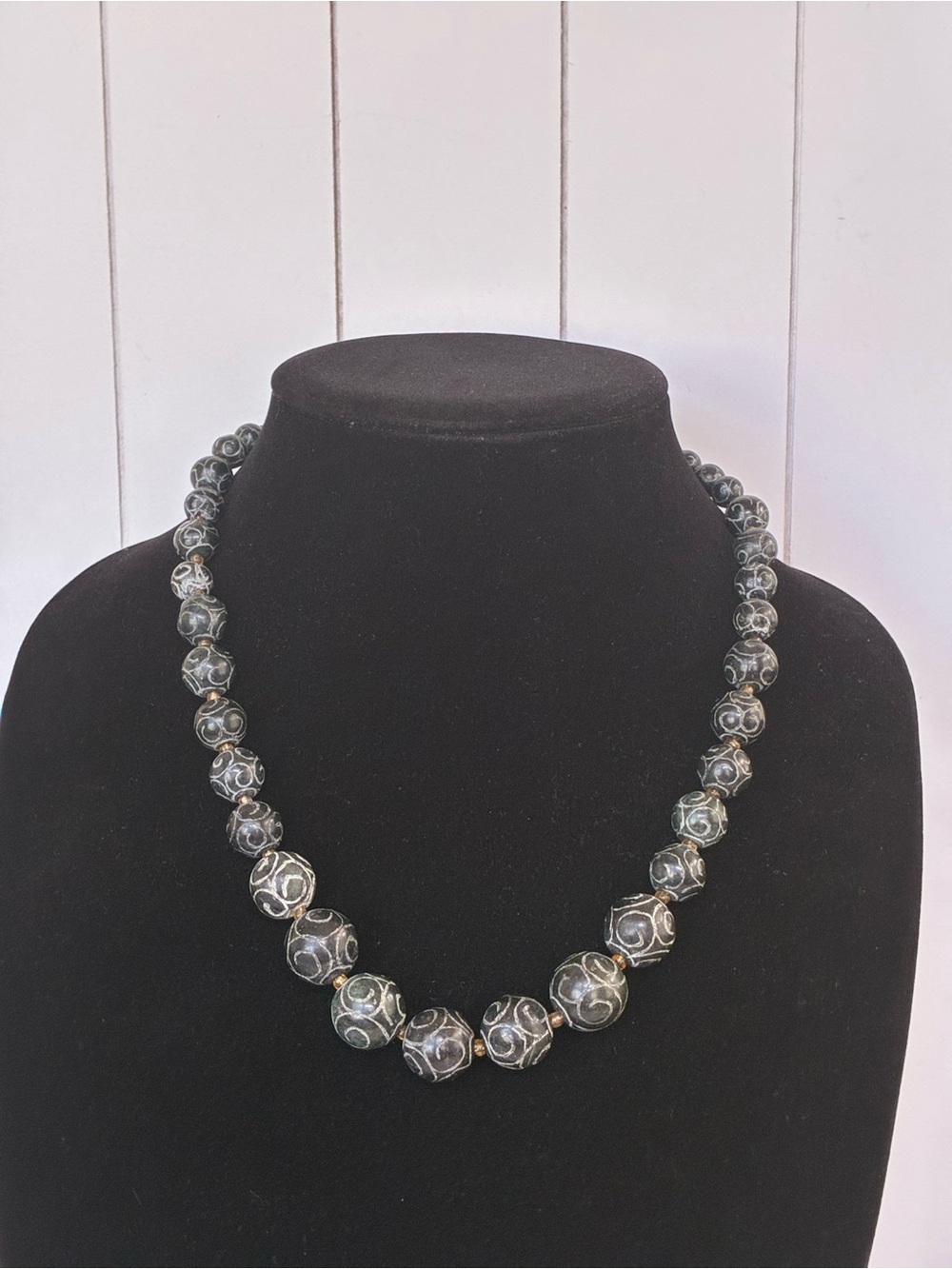 Source Unknown Black and Silver Filigree Bead Necklace